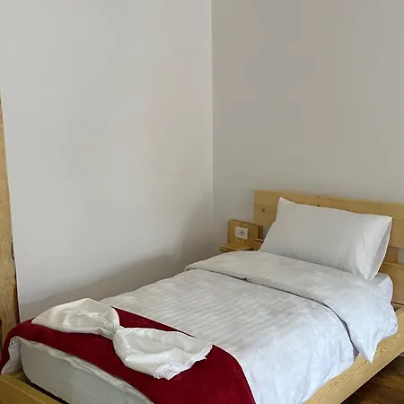 Ardjon House Hostel *