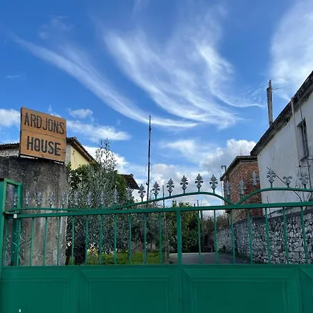 Vandrarhem Ardjon House *